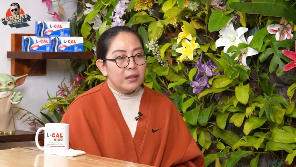 Sharon, Ibunda Timothy (YouTube)